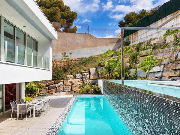 På billedet ses objektet Holiday Home Nathalie by Interhome beliggende i byen Sant Antoni de Calonge.