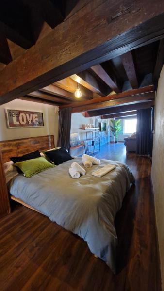 På billedet ses objektet LOFT LA CATEDRAL DE CASA BOTES beliggende i byen Cuenca.