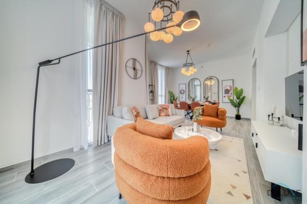 Na fotografii je vidět objekt Idyllic 2BR with Assistant Room at Mesk 1 Midtown Dubai Production City by Deluxe Holiday Homes nacházející se ve městě Dubaj.