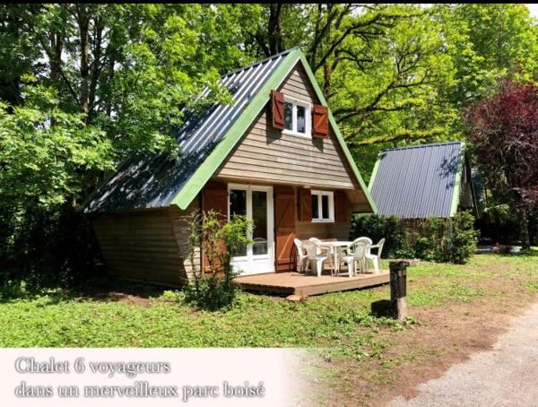 På billedet ses objektet Chalet dans le parc d'un manoir du XIXème beliggende i byen Anglès.