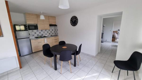 A la foto es mostra l'objecte Logement Servon-sur-Vilaine situat a la ciutat de Brécé.