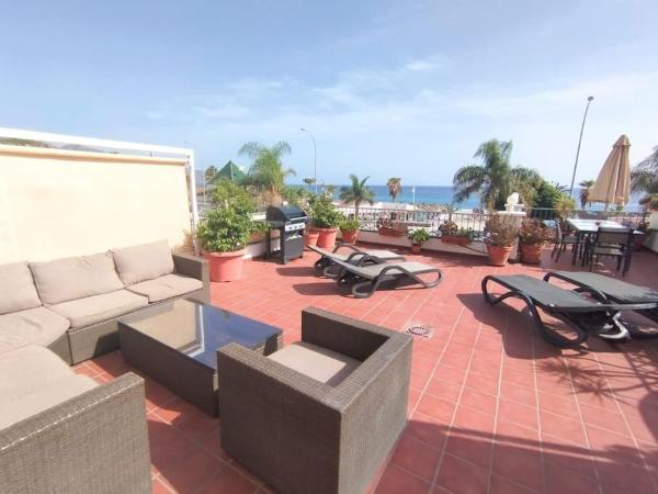 Na fotografii je vidět objekt First Beach line apartment with 3 bedrooms and parking, Nerja nacházející se ve městě Nerja.