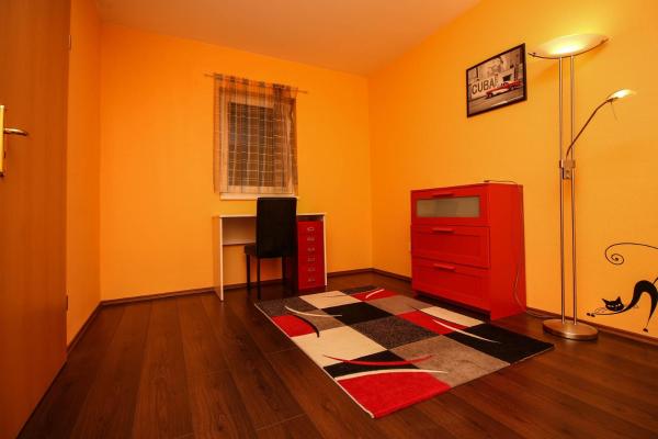 Foto 7: 409 - Vízparti lakóparkban teljes panorámás, modern 2 hálószobás apartman