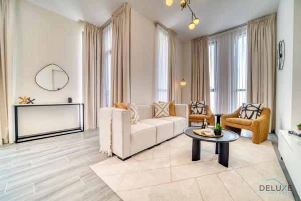 Na fotografii je vidět objekt Charming 2BR with Assistant Room at Mesk 1 Midtown Dubai Production City by Deluxe Holiday Homes nacházející se ve městě Dubaj.
