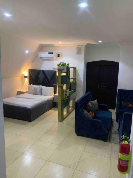 A la foto es mostra l'objecte Loft Studio Unit in Lekki phase 1 - 2 ACs, Kitchen, Closet & Ironing room, Netflix, WI-FI, Bath tub 1 situat a la ciutat de Lagos.
