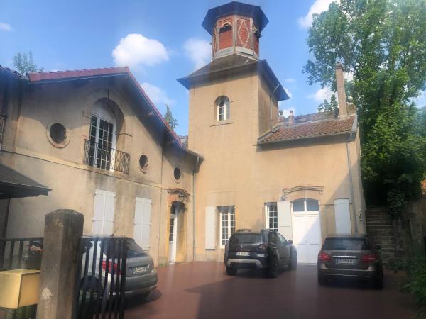 A la foto es mostra l'objecte Metz-sud - Appartement 120 m2 dans maison du XVIII - Jouy aux Arches entre Nancy et Luxembourg - Proximité toutes commodités situat a la ciutat de Augny.