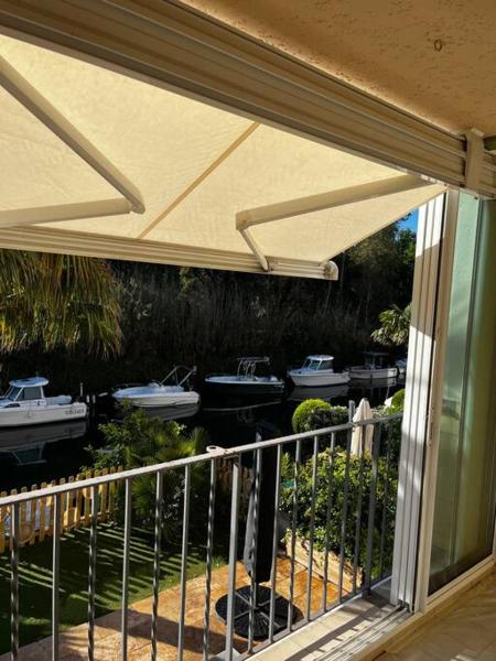 På billedet ses objektet Bel Appartement au coeur de la Marina Port Cogolin beliggende i byen Cogolin.