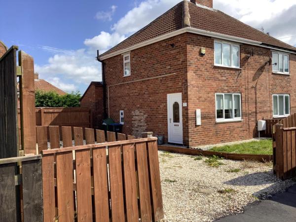 A la foto es mostra l'objecte 2Bedrm semi-House 10mins- Durham situat a la ciutat de Wingate.