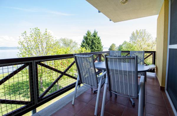 Billede 6: 976 - Lakóparkban teljes panorámás, közvetlen vízparti, 2 szobás modern apartman