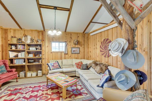 Na zdjęciu widoczny jest obiekt Black Hills Vacation Rental 25 Mi to Mt Rushmore! położony w mieście Hermosa.