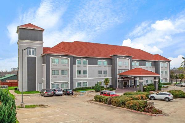 A la foto es mostra l'objecte La Quinta by Wyndham Cleburne situat a la ciutat de Cleburne.