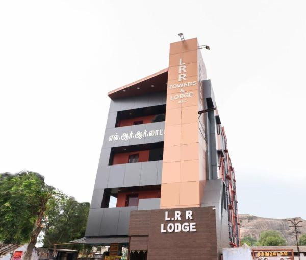写真にはPudu Chattram市にあるLRR TOWERS(LODGE)が写っています。