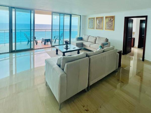 Na zdjęciu widoczny jest obiekt Beach Front Penthouse in Exclusive Tower położony w mieście Guibia.