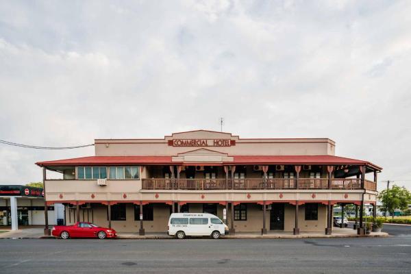 Auf dem Foto ist das Objekt Commercial Hotel in der Stadt Clermont zu sehen.