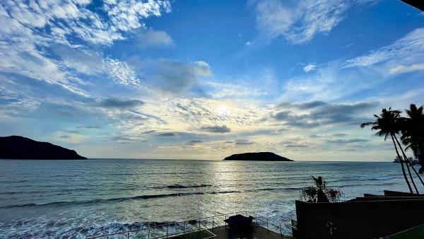 A la foto es mostra l'objecte Tramonto, a Beachfront Bliss! situat a la ciutat de Mazatlán.