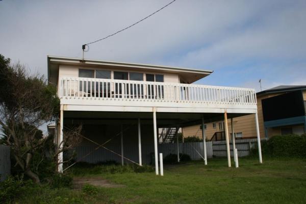 The photo shows the The Waters Edge at Tampa located in the city of Cape Woolamai.