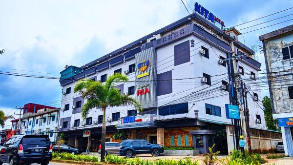写真にはGesik市にあるKita Hotelが写っています。