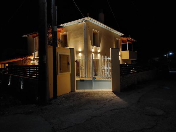 A la foto es mostra l'objecte Kalypso Home F situat a la ciutat de Eleonas.