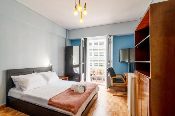 Bravo 2 City Center Room, Atény