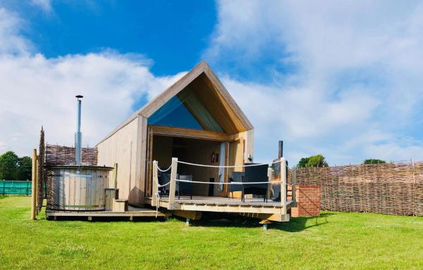 Lushna 1 Mezzanine At Lee Wick Farm Cottages & Glamping - West Mersea