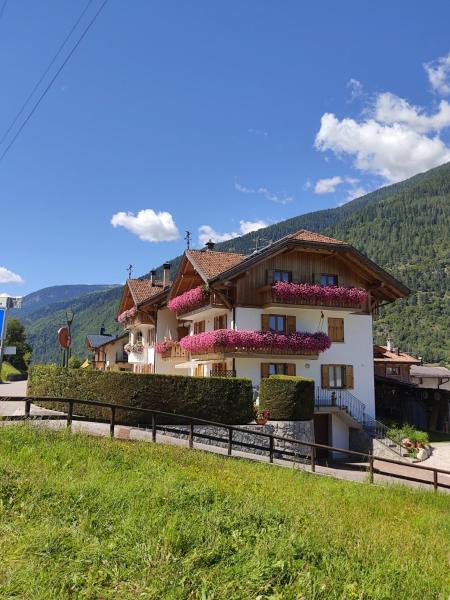 Op de foto is het object Appartamento Mansarda Patrizia e Franco Val di Sole te zien, gelegen in de stad Commezzadura.