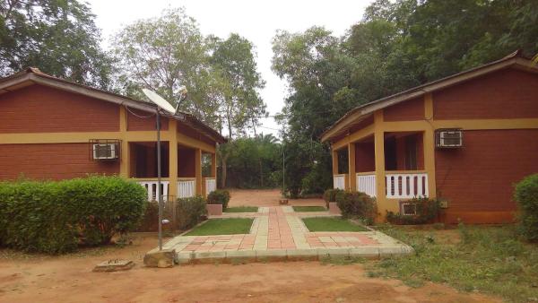 A la foto es mostra l'objecte Ayifa Center Hotel kansounkpa situat a la ciutat de Abomey-Calavi.