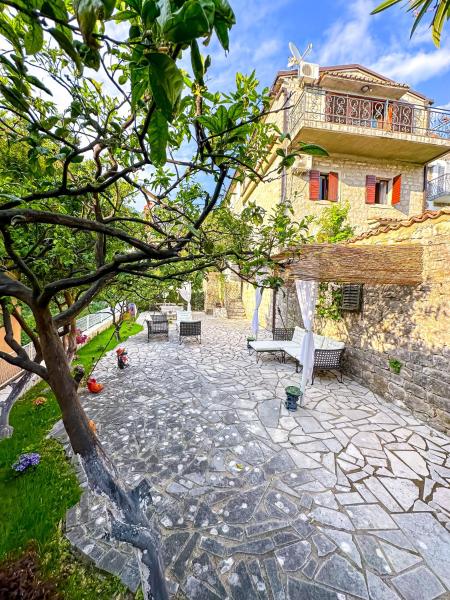 A la foto es mostra l'objecte Serenita Stone House situat a la ciutat de Bečići.