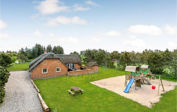 Na zdjęciu widoczny jest obiekt Beautiful Home In Ulfborg With Wifi położony w mieście Husby.