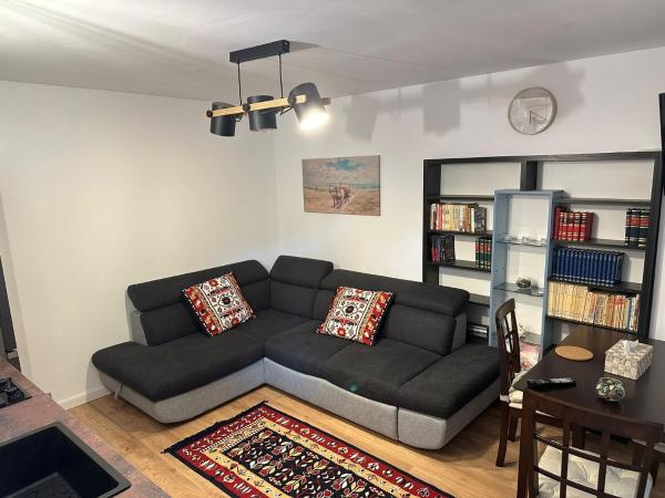 Na zdjęciu widoczny jest obiekt Tiny Traditional House położony w mieście Bukareszt.