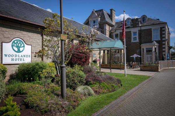 Na zdjęciu widoczny jest obiekt Woodlands Hotel, BW Signature Collection położony w mieście Monifieth.