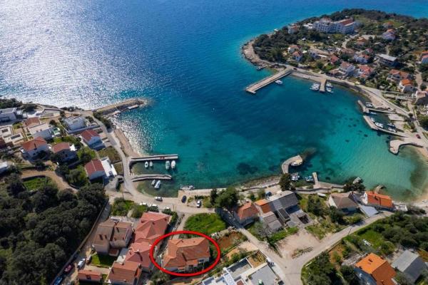 写真にはルン市にあるApartments by the sea Jakisnica, Pag - 21384が写っています。