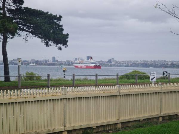 The photo shows the Waterfront Quiet Stay off Geelong & Avalon Airport located in the city of North Shore.