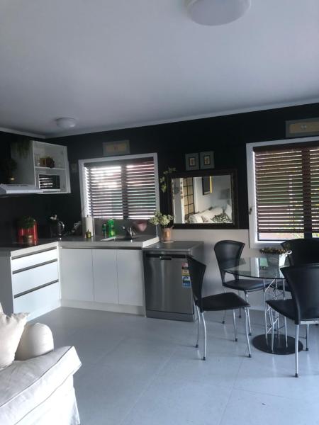 Moonlight stay, Auckland