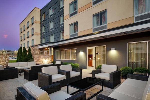 A la foto es mostra l'objecte Fairfield Inn & Suites by Marriott Columbus Airport situat a la ciutat de Whitehall.