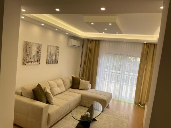 The photo shows the Apartment Emina Free garage located in the city of Šip.