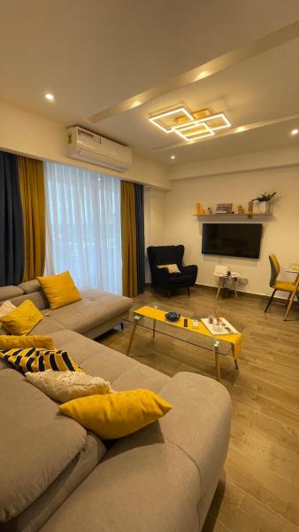 Solaris Premium Luxury Living, Akra