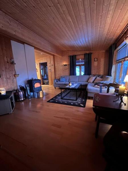 Kuvassa näkyy kohde Cozy and spacious cabin, joka sijaitsee kaupungissa Oldervik.