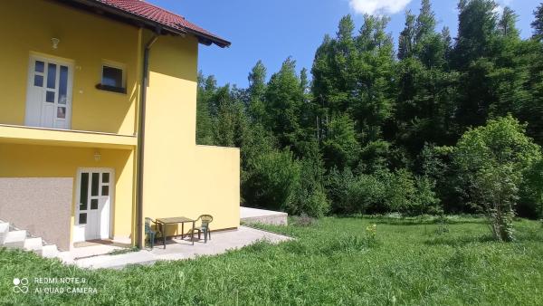 A la foto es mostra l'objecte Apartment Mirela situat a la ciutat de Fužine.