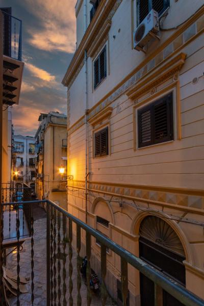 På billedet ses objektet Cortile Del Greco Apartments beliggende i byen Palermo.