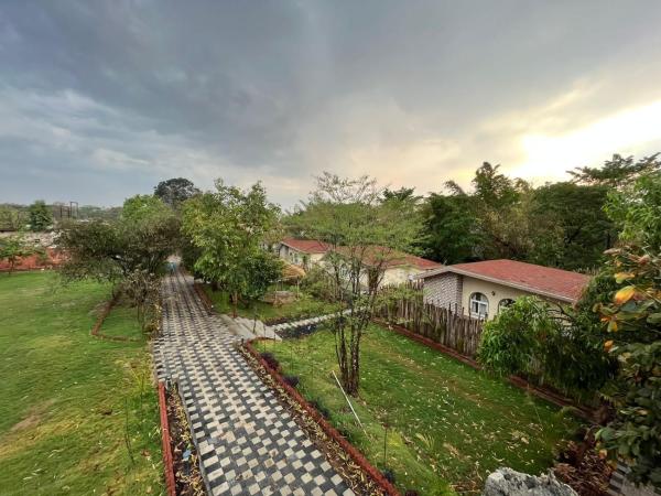 Auf dem Foto ist das Objekt Bhil's Kabeela Resort & Spa Kanha in der Stadt Dhanwār zu sehen.