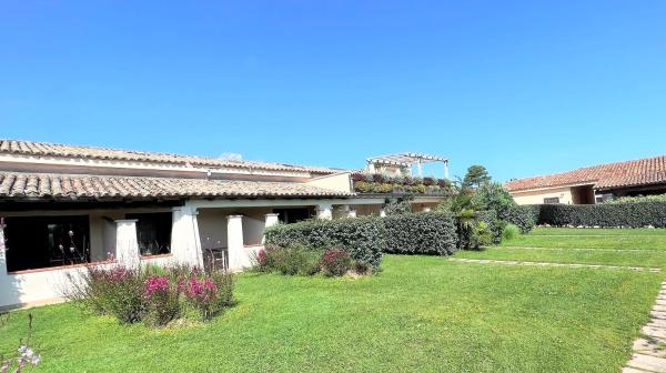 Na zdjęciu widoczny jest obiekt ISS Travel, San Teodoro 1 - 100 m from Cala d'Ambra Beach położony w mieście San Teodoro.