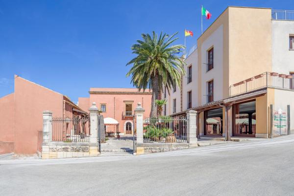 A la foto es mostra l'objecte Villa Zina Family Resort situat a la ciutat de Custonaci.