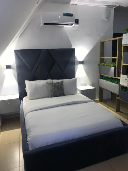 Billede 6: Loft Studio Unit in Lekki phase 1 - 2 ACs, Kitchen, Closet & Ironing room, Netflix, WI-FI, Bath tub 1