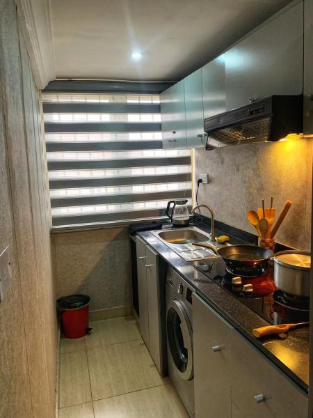 Billede 8: Loft Studio Unit in Lekki phase 1 - 2 ACs, Kitchen, Closet & Ironing room, Netflix, WI-FI, Bath tub 1