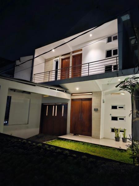 A la foto es mostra l'objecte Cozy Villa / Rumah Sejuk City View Bandung situat a la ciutat de Ujungberung.