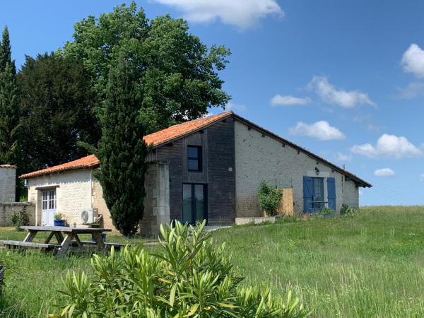 A la foto es mostra l'objecte Hallyday at Bassinaud situat a la ciutat de Juignac.