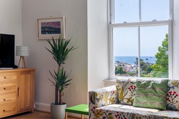 Foto 5: Manacles - Spacious flat near beach with sea views & parking