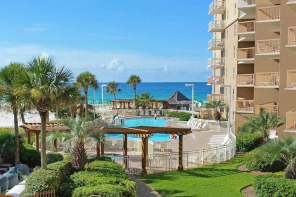 A la foto es mostra l'objecte Pelican Beach Resort-Walkout Unit-On the Beach situat a la ciutat de Destin.