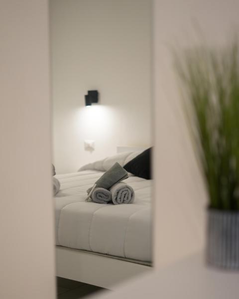 写真にはアルゲーロ市にあるDoan roomsが写っています。