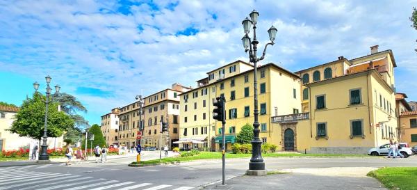 Auf dem Foto ist das Objekt Lucca Walls Dream - Air Cond - Wi-Fi - Panoramic in front of the historical Walls - in der Stadt Lucca zu sehen.
